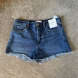 Abercrombie & Fitch the mom shorts